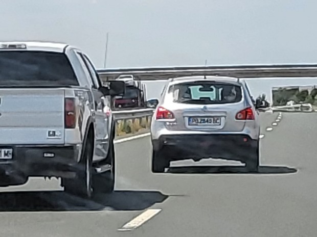 Вижте какво направи шофьор на пловдивска кола заради бавен колега в лява лента / СНИМКИ