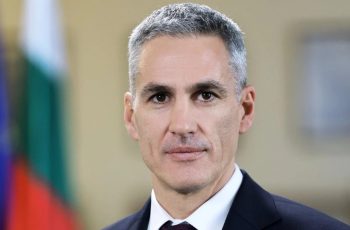 Правителството изважда 1,4 милиарда евро от Българската банка за развитие, за да ги върне към икономиката