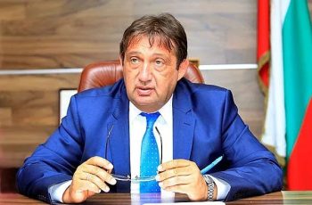 Критична ситуация в Смолян: Министър Шишков поема нещата в свои ръце заради опасно свлачище